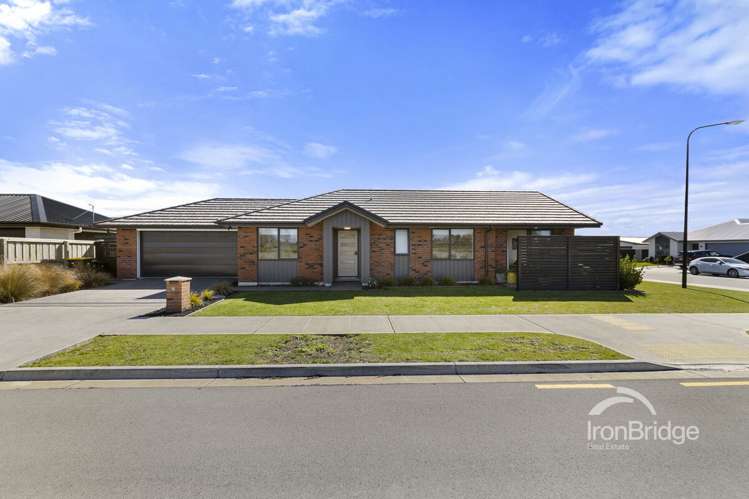 15 Woodford Avenue Woodend_17