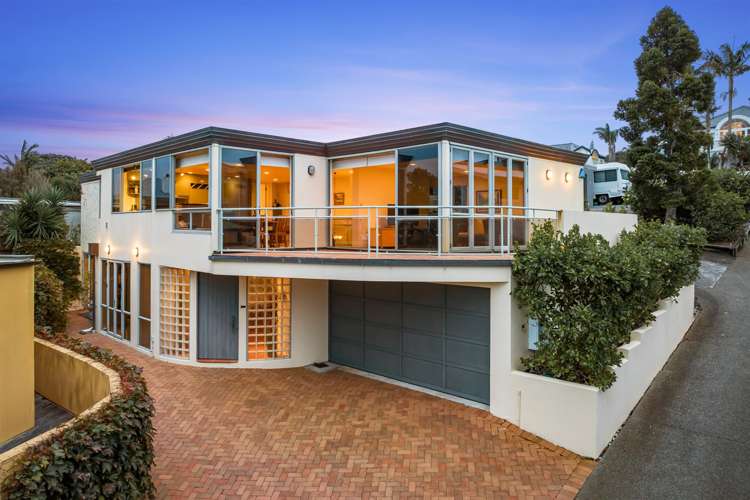 2/8 Beach Road Castor Bay_17