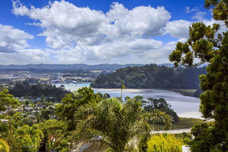 2/22 Arcadia Crescent Bayview_2