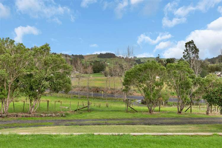 51 Loop Road Otaika_30