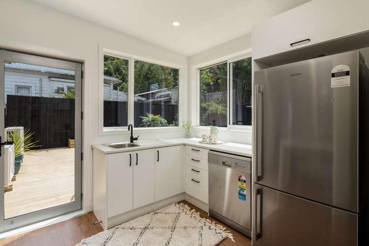 36 Carlyle Street North East Valley_13