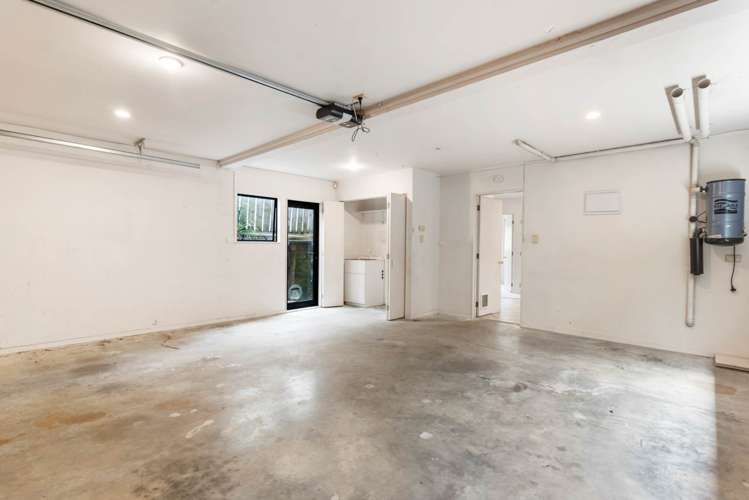 2/4 Mercury Lane Windsor Park_23