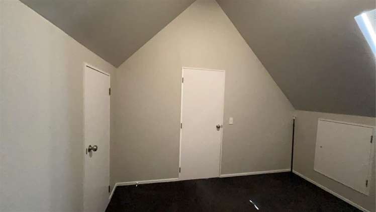 8D Inverness Avenue Hamilton East_16