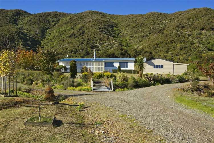46 Pencarrow Crescent Wainuiomata_8