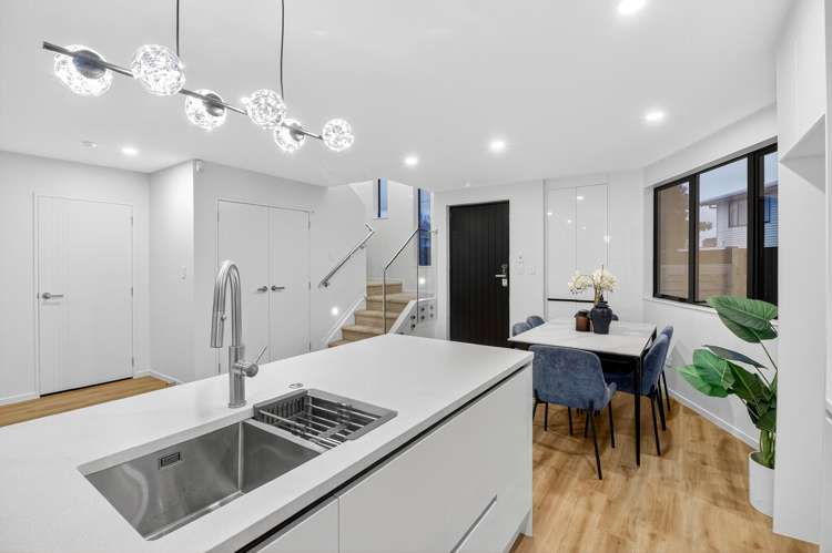 121D Vodanovich Road Te Atatu South_14