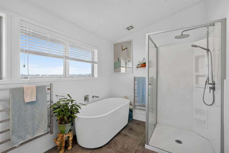 1/64 Seaview Road Castor Bay_16