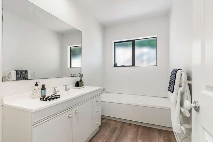 9 Davern Lane New Lynn_15