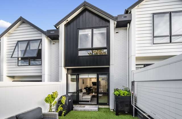 2 Bed Townhouse in Ellerslie!