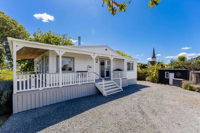 1920s Kauri Bungalow with Water Views