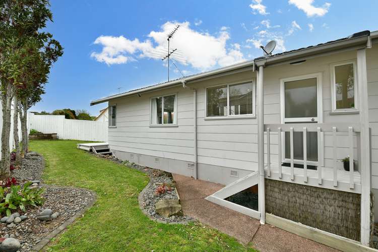 1/17 Athena Drive Totara Vale_2