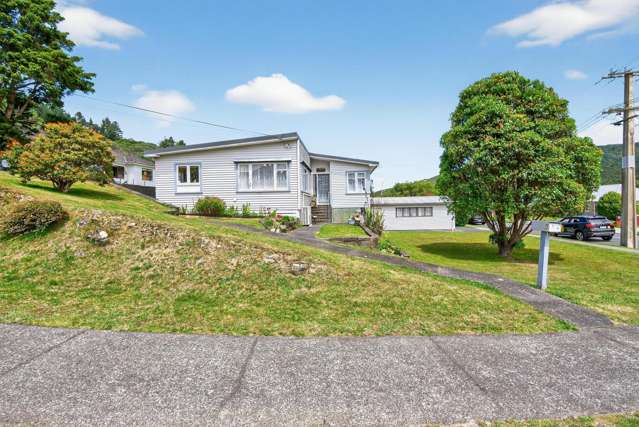 5 Burden Avenue Wainuiomata_1