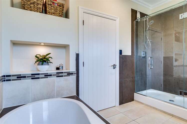 10 Outlook Terrace Taradale_14