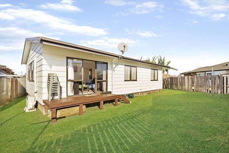 2/7 Volta Place Clendon Park_1