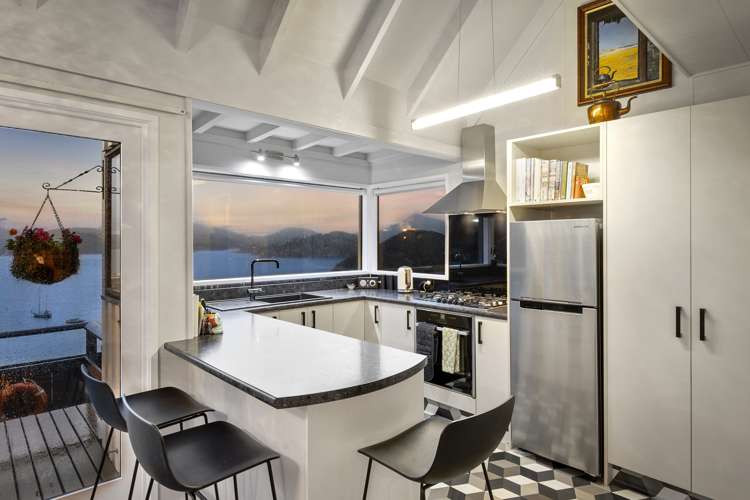 7 Magnetic Street Port Chalmers_11