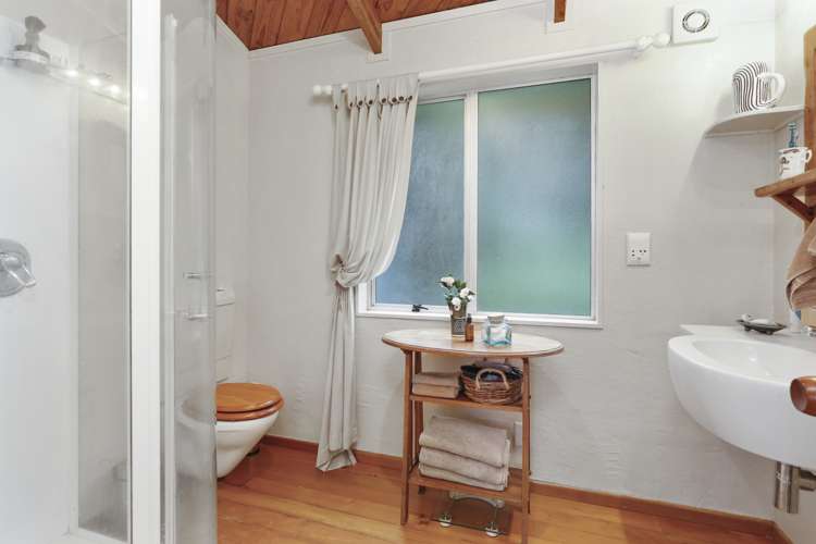 13 Bush Road Waiatarua_13