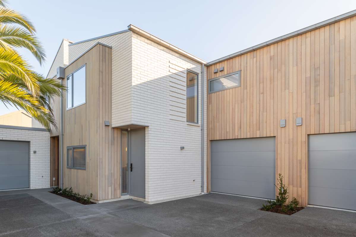 2/979 Colombo Street_0