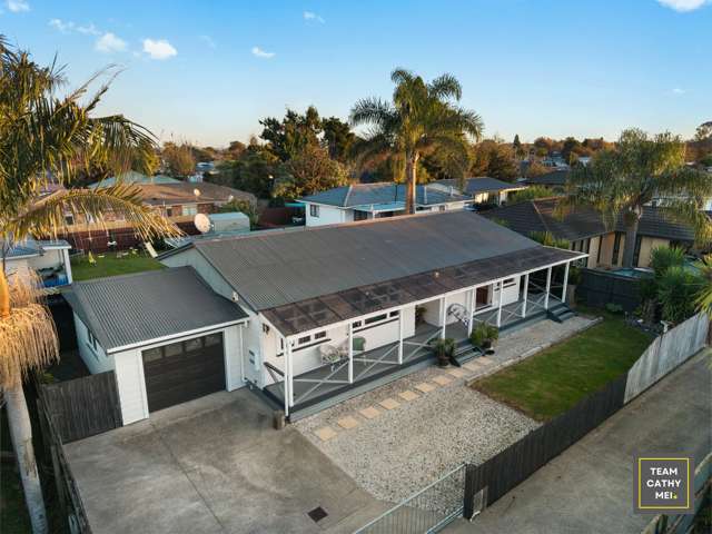 Auction MUST SELL! Freehold Classic Villa