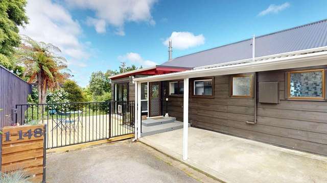 Charming Waikanae Townhouse with Stunning Views and Modern Comforts!