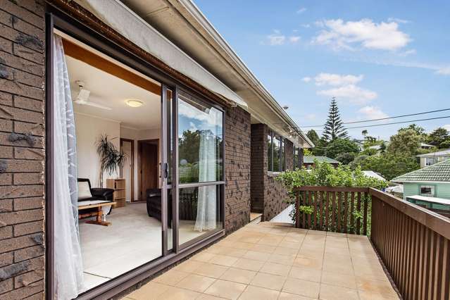 3br,fourth room House with plenty of onsiteparking