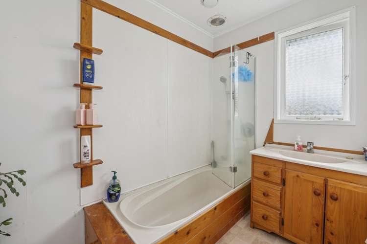 77 Lisa Crescent Mangakakahi_4