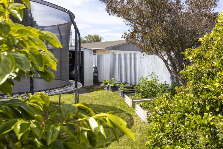 21 Newbourne Crescent Redwoodtown_22