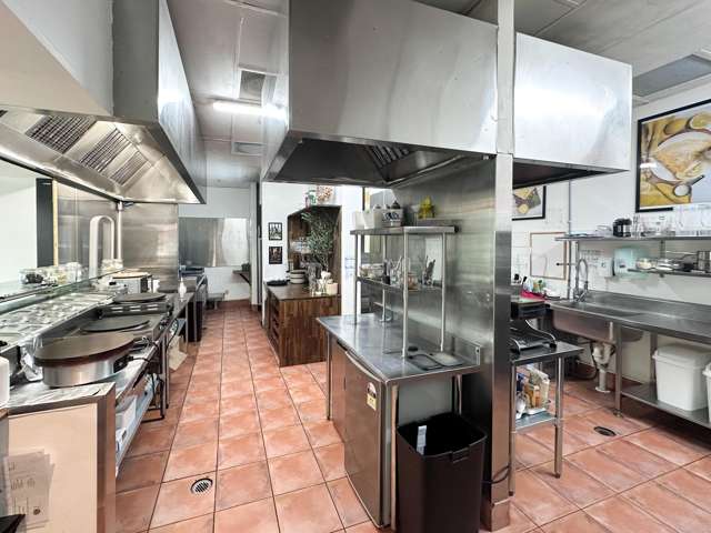 Shop 6/62-78 Hurstmere Road Takapuna_4