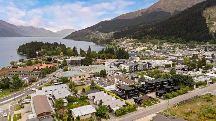 8 Hallenstein Street Queenstown_19