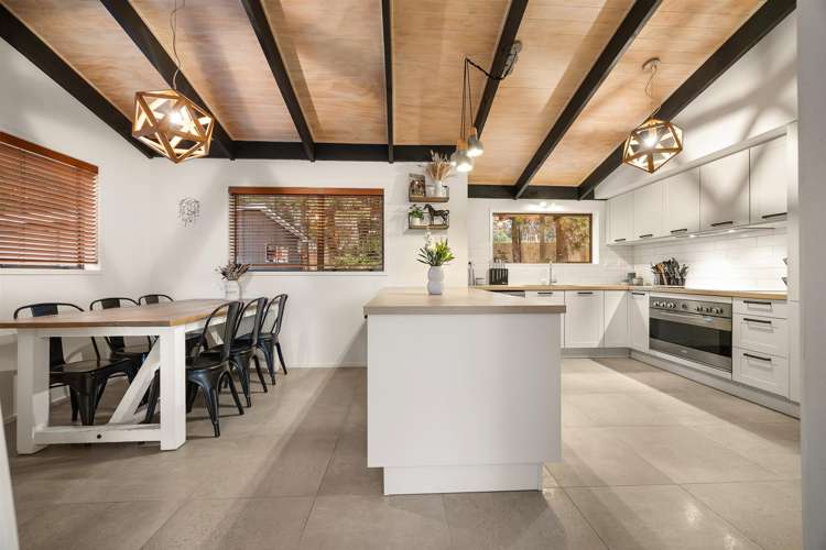 1115 State Highway 16 Waimauku_11