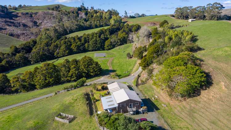 6 Millett Road Whangaripo_11