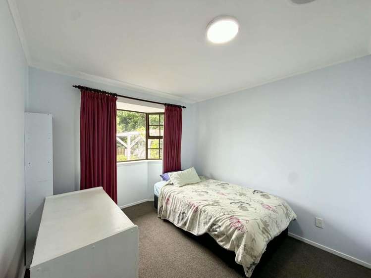 161 Parklands Avenue 10825_13