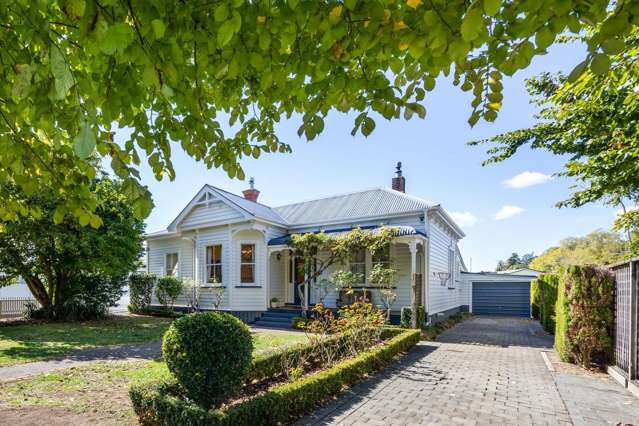 Perfect, Stunning 1910s Villa, with Diving Board!