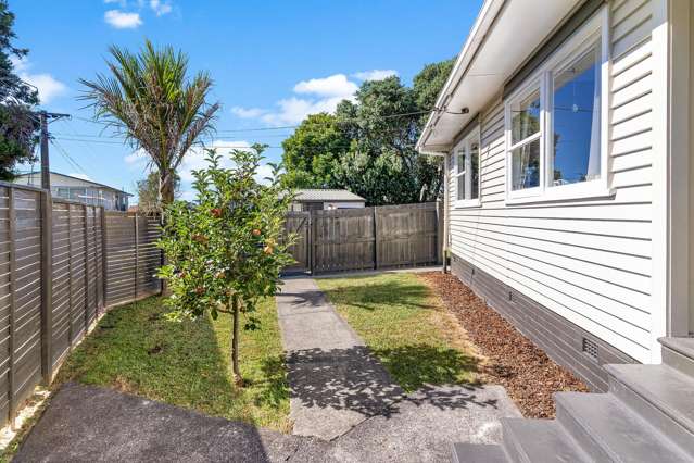 94 Tirimoana Road Te Atatu South_2