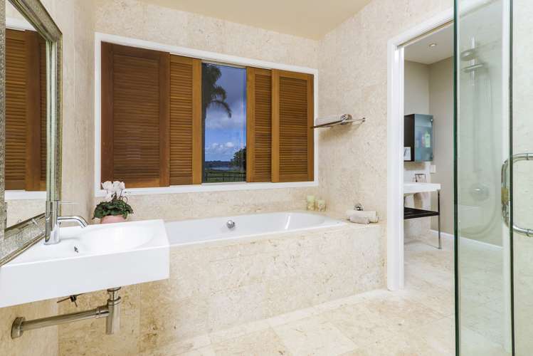 161 Lloyd Road Riverhead_14