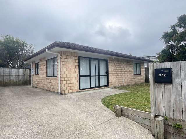 Charming 2-Bedroom Brick & Tile Home in Pakuranga