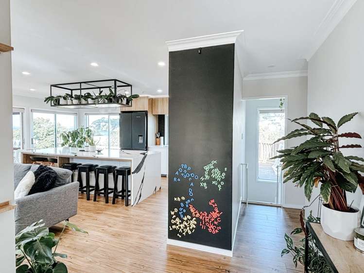 15 Zita Avenue Matakatia Bay_3