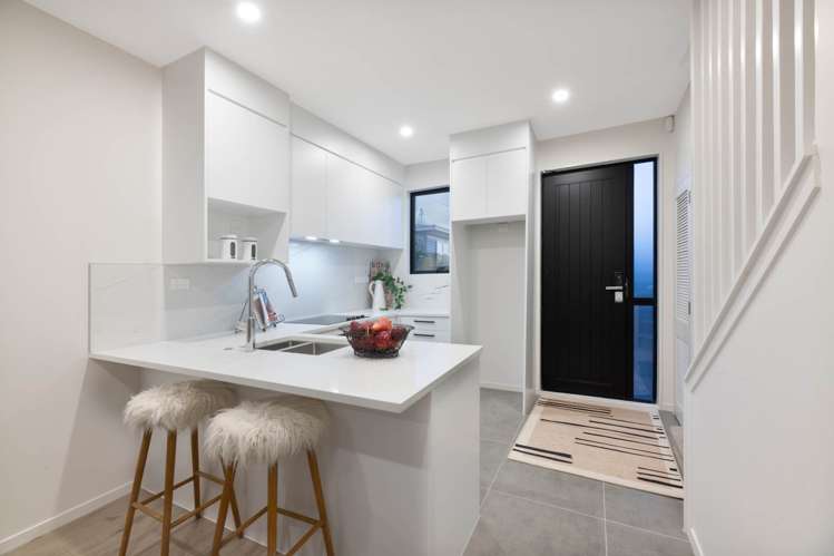 2/11 Jaemont Avenue Te Atatu South_11