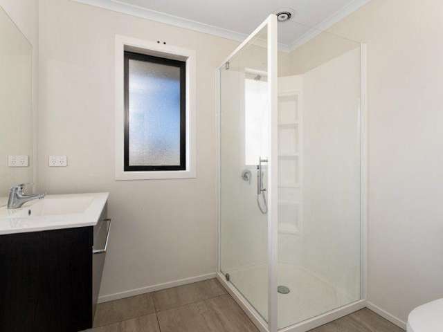 12 Harvard Road Burleigh_3