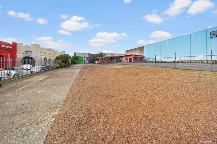 4095&4097 Great North Road_5