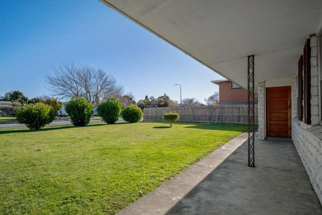 18 Newbourne Crescent Redwoodtown_2
