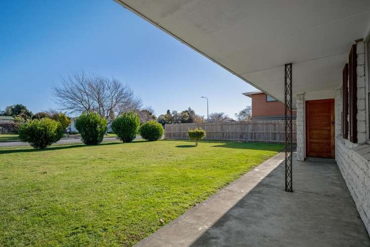 18 Newbourne Crescent Redwoodtown_2