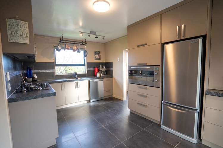 82 Lochiel Bridge Road Winton Surrounds_2