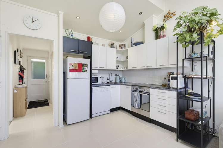 7/219 Grant Road Thorndon_6