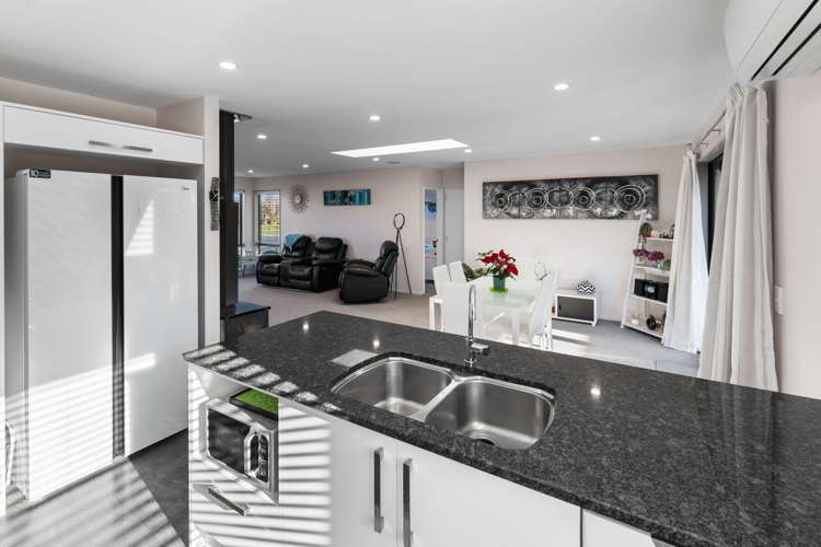 27 Faringdon Boulevard Rolleston_6