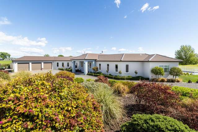 Prestigious Views with Pool, Space and Lifestyle