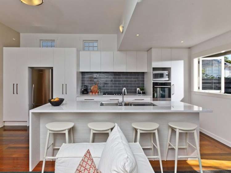 2 Belle Vue Avenue Northcote Point_11