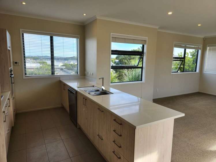 8 Barcliff Terrace Gulf Harbour_6