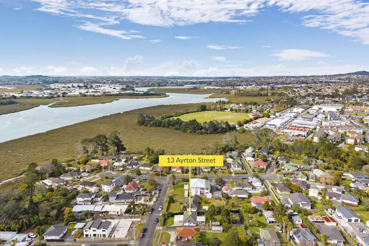 13 Ayrton Street Te Atatu South_23