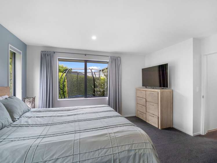 92 Sunline Avenue Lincoln_16