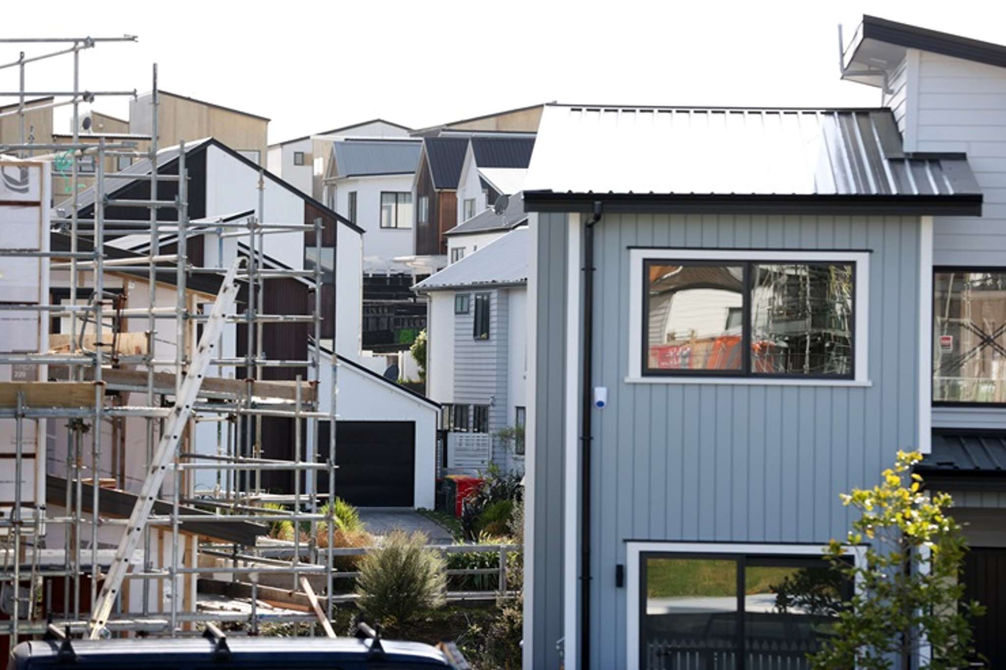 Entry-level homes in Auckland $200,000 cheaper - 'sellers want to make deals'