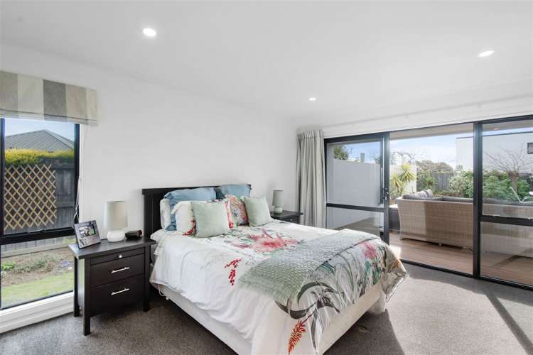 9 Travis Country Drive Burwood_16